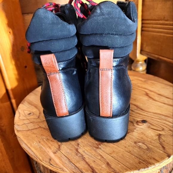 MUDD BLACK COMBAT BOOTS WITH RED AND BLACK SHOE LACES - Picture 3 of 8